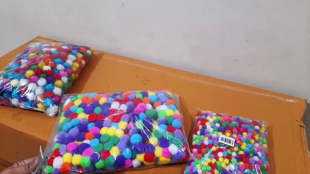 Unboxing and Review of Round Shaped Pompom Soft Fluffy Pom Pom for Art and Craft