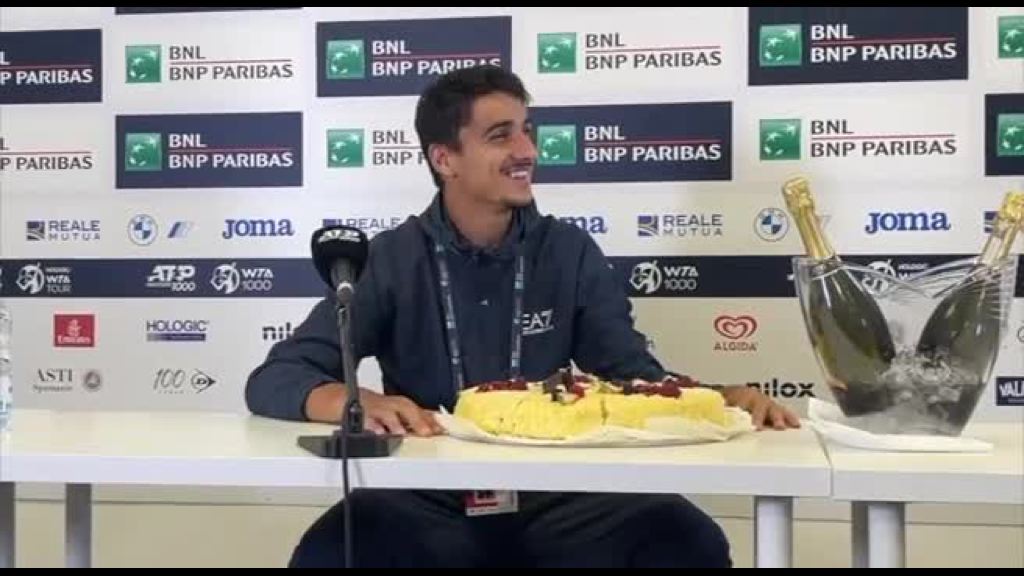 Video Tennis, compleanno con vittoria per Sonego: per lui torta e brindisi