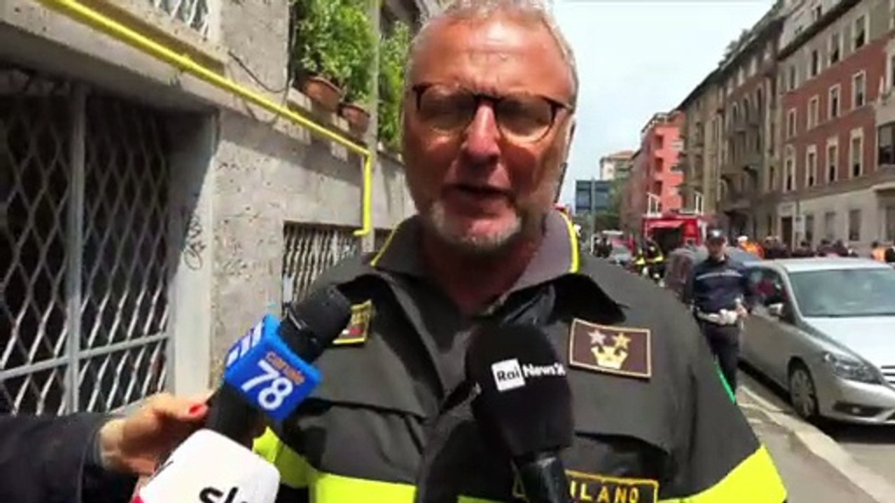 Incendio a Milano, vigili del fuoco: "L'unico ferito è l'autista"