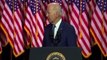 Le President Joe Biden semble perdu en plein discours