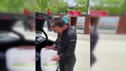 Depremzede çiftçi, CHP'li belediyenin verdiği gübreyi iade etti