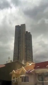 Ankara'da fırtına minare yıktı, çatıları uçurdu