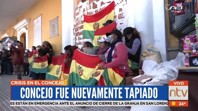 ¡Nos echaron con orín! : Concejales denunciaron que fueron agredidos