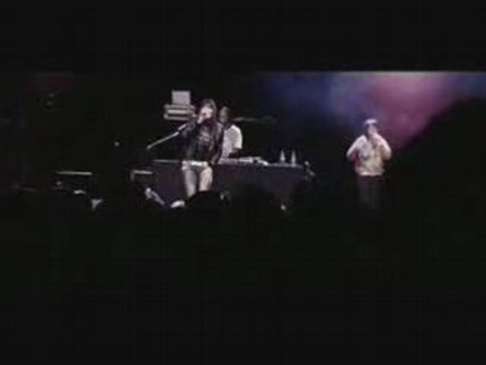zaho " c'est chelou live " la cigale
