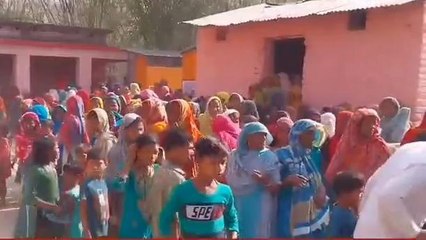 अररिया: अग्नि पीड़ित परिवार के लोग सहायता राशि से दिखे नाखुश, सरकार कर रही दिखावा