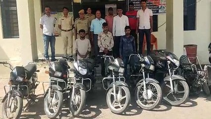 Descargar video: Khanpur police caught vehicle thieves, recovered seven bikes, Baran district remained on target