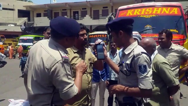 Khargone police in action of drunken bus drivers