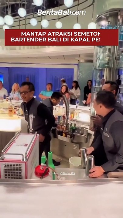 MANTAP  ATRAKSI SEMETON BARTENDER BALI DI KAPAL...