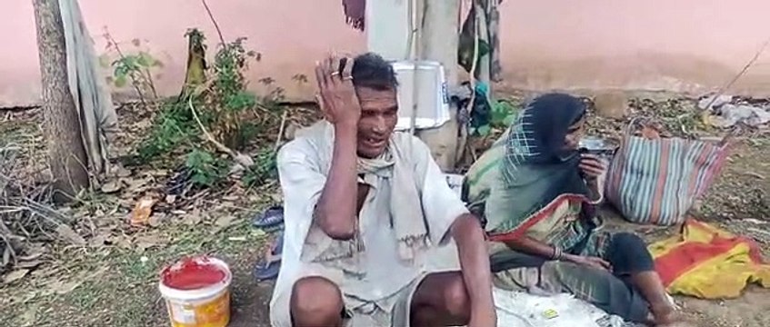 बेटी की शादी के बाद करना था आराम, अब खुले आसमान के नीचे कट रही रातें