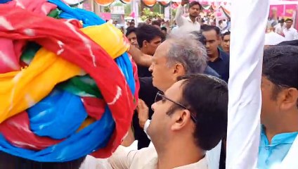 महिला ने रोते हुए सीएम बताई  विडंबना, देखें वीडियो