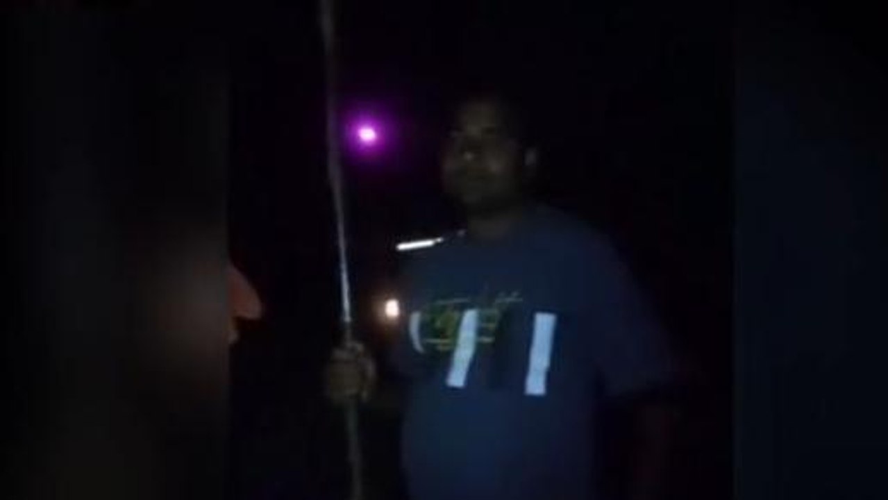 मेरठ: अवैध खनन पर ग्रामीणों का विरोध, लाठी- डंडे लेकर खोला मोर्चा