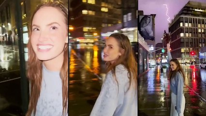 Une nana déclenche la foudre en pleine rue