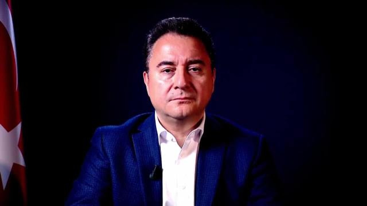 Ali Babacan'dan AKP Seçmenine: "Sizi Korkutanı Değil, Çok Daha Güzel Günler Sözünü Vadedeni, Öfkeyi Değil Sevgiyi, Tek Aklı Değil Ortak Aklı Seçin"