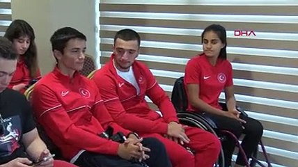 Bakan Kasapoğlu şampiyon sporcularla buluştu