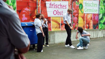 Die Discounter S01E01-Der Anfang vom Ende