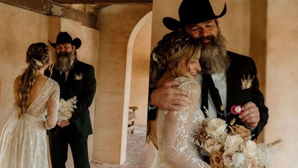Father Surprises Daughter During First-Look By Wearing Her First-Ever Binky Around His Neck | Happily TV