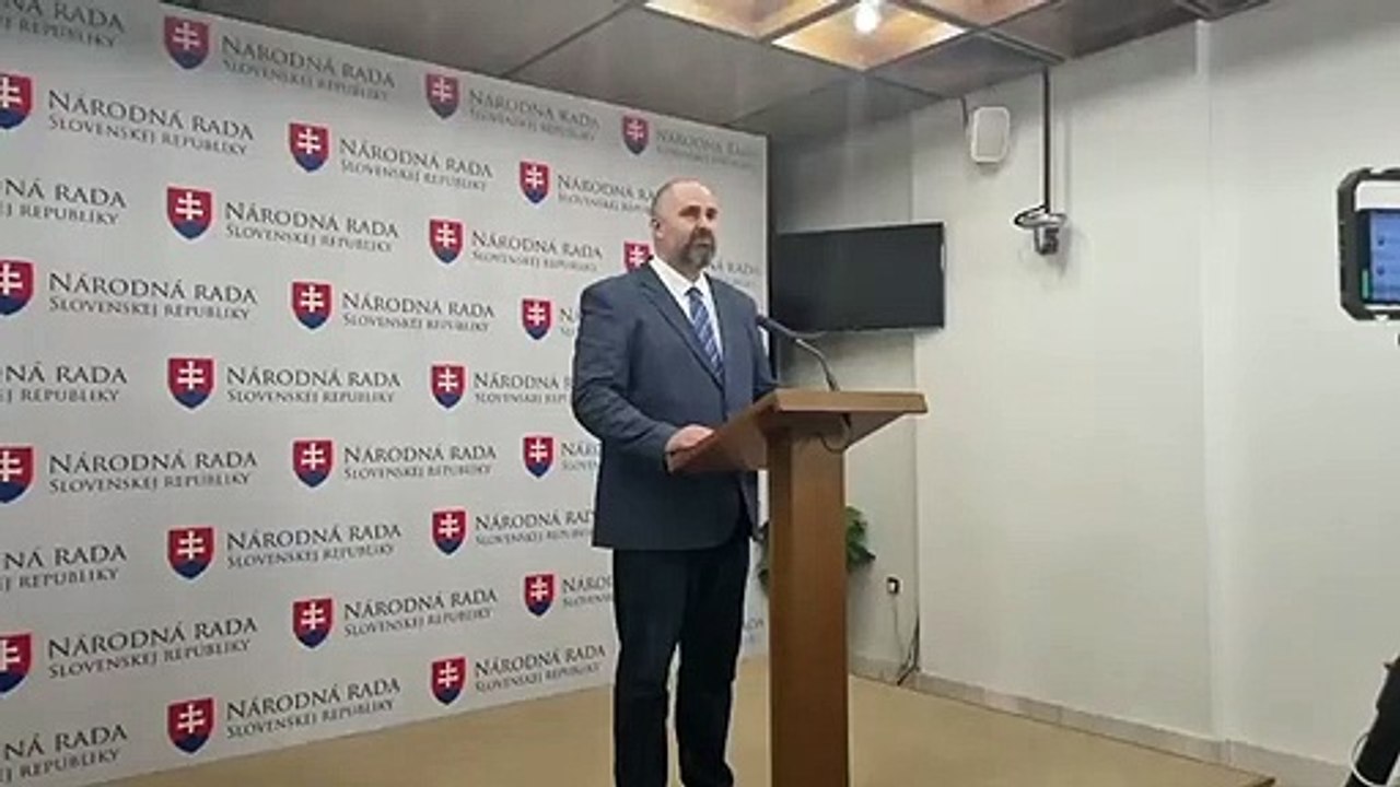 ZÁZNAM: P. Linhart: Na výbore budem žiadať výsledky testov aj poslanecký prieskum