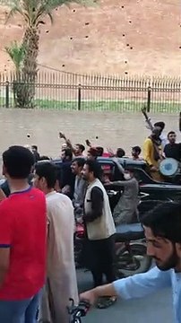 عمران خان کے رہائی پر عوام کا جشن | عوام سڑکوں پر نکل کر جشن منا رہے ہیں