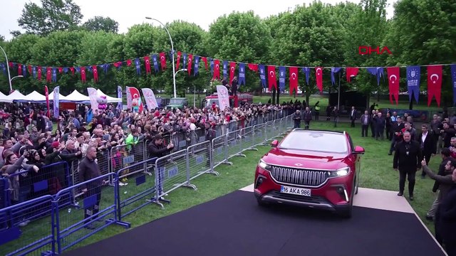 Özcan Deniz, TOGG'la sahneye çıktı! Bakan Varank co-pilotluk yaptı