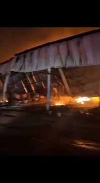 Flames smoke engulf Saudi shopping mall