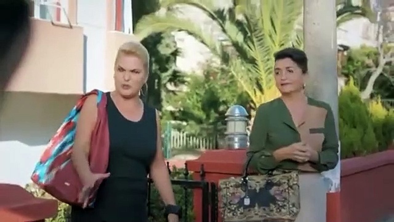 Mediha komşuya saldırdı! - İlişki Durumu Evli 4  Bölüm