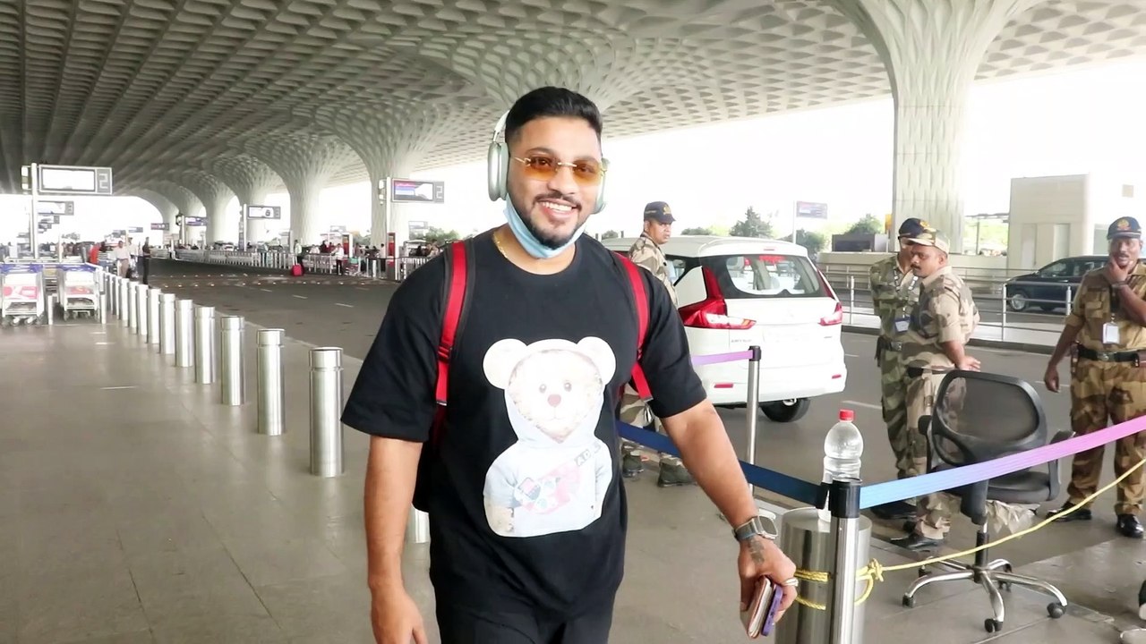 RAFTAR FLY FROM MUMBAI  SPOTTED AT AIRPORT