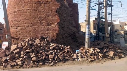 सडक़ पर बिखरा मलबा राजस्थान के इस जिले में बता रहा अपना इतिहास