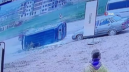 Kontrolden çıkan minibüs böyle takla attı: 3 yaralı