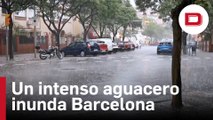 Un intenso aguacero inunda las calles de Barcelona y las llena de granizo