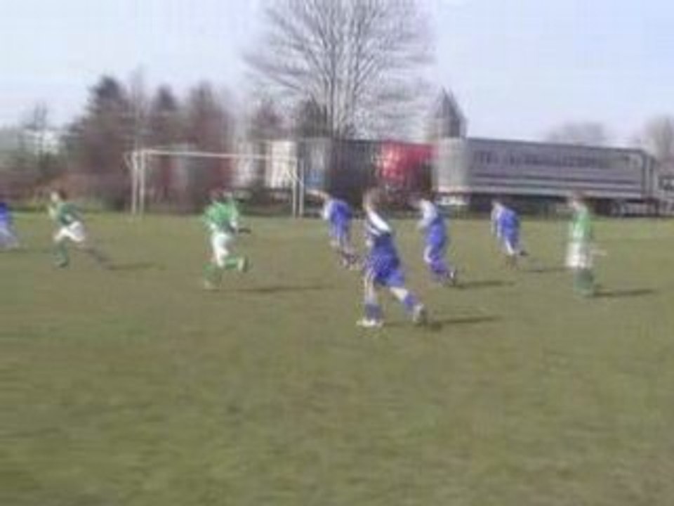 Beau drible d'adrien et bon tackle de quentin