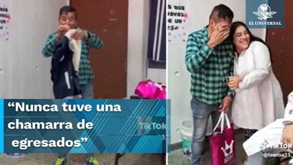 Estudiantes elaboran un regalo para su profesor y este no pudo contener las lágrimas