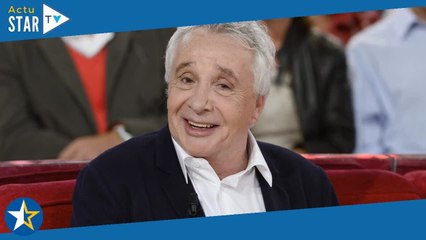 "Le canon, le canon" : Cuissardes et mini-jupe, cette actrice et chanteuse a subjugué Michel Sardou