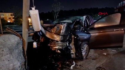 Samandıra gişelerde araç bariyere çarptı