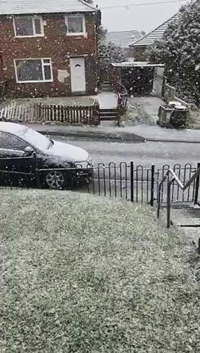 UK snow 2023 | leeds tour | leeds buses 2023 | leeds | snow leeds | snow in leeds