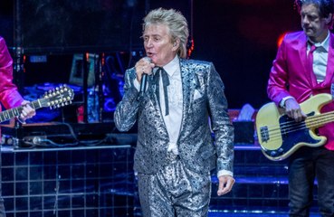 Sir Rod Stewart compares Vladimir Putin to Hitler