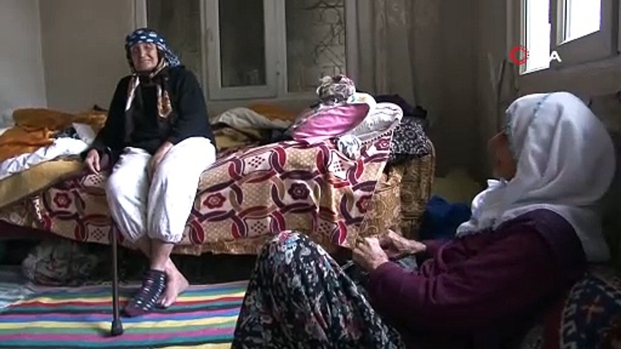 Adıyamanlı 105 yaşındaki Fatma nine ve 80 yaşındaki kızının duygu dolu konuşmaları