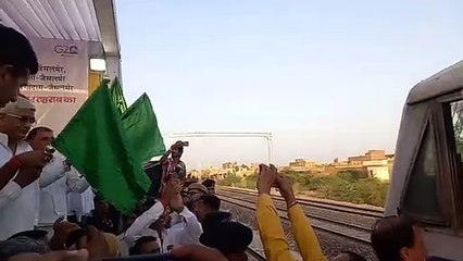 लोहावट में कोरोनाकाल में बंद हुई तीन एक्सप्रेस ट्रेनों का ठहराव हुआ प्रारंभ