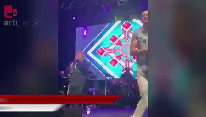 Demet Akalın AKP'nin İzmir mitinginde sahne aldı