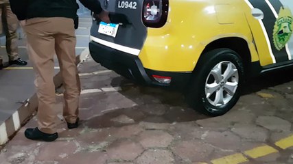 Jovem com mandado de prisão é detido após movimentação suspeita em local de homicídio