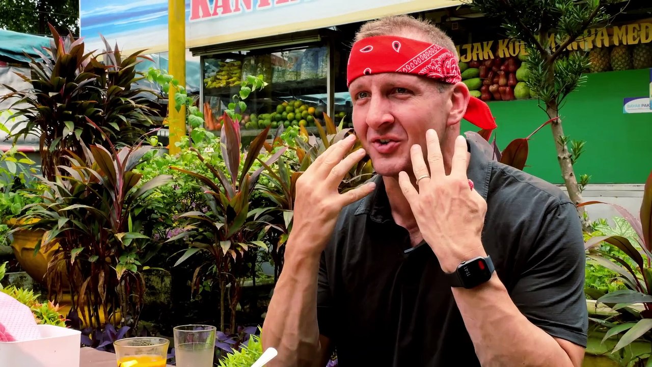 How To Eat When You Can't Show Your Face!! Medan Street Food Tour in Indonesia!!
