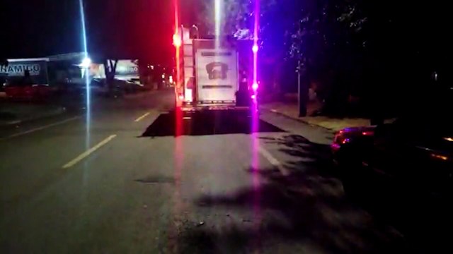 Bombeiros controlam fogo em automóvel no bairro Parque São Paulo