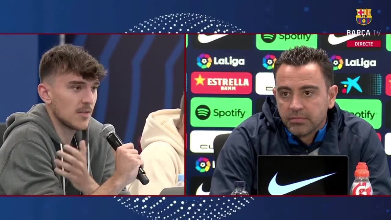 Xavi es claro con el puesto de Busquets en la historia "el mejor que