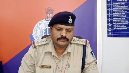 पुलिस के हत्थे चढ़ा चोर गिरोह, बाइक सवारों को बनाता था निशाना देखें Video