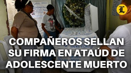 COMPAÑEROS DE CLASE SELLAN SU FIRMA EN ATAÚD DE ADOLESCENTE MUERTO EN LOS GUANDULES