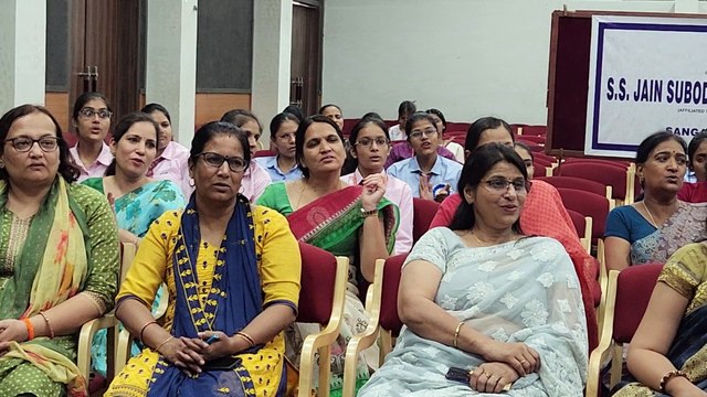 पत्रिका टॉक शो में बोले वक्ता: 'मां' ही होती है प्रत्येक परिवार की धूरी, मातृत्व का भाव करता है हर चुनौती को दूर
