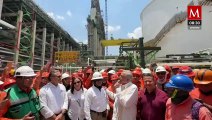 AMLO promete aumentar prestaciones y salarios a trabajadores de refinería de Tula