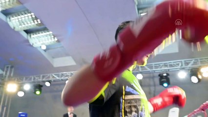 HARKİV - Ukrayna'da güvenlik nedeni ile boks turnuvası metro istasyonunda düzenlendi