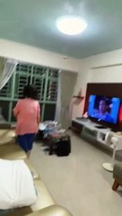 When You're Terrified Of Cockroaches, You Run