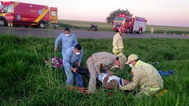 Casal fica ferido em acidente de trânsito na BR-467