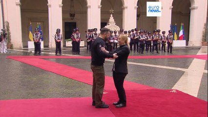 Zelensky a Roma. L'appello al Papa: "Non trattare i russi come pari"